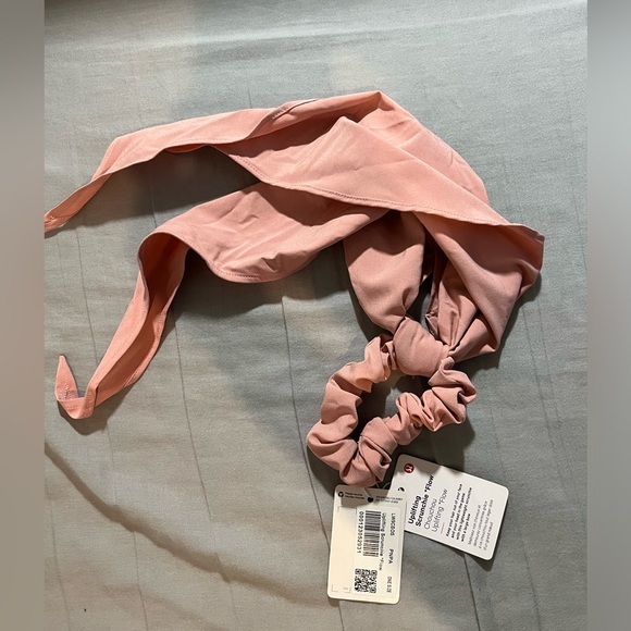 Lululemon Uplifting Scrunchie *Flow - Picture 2 of 4